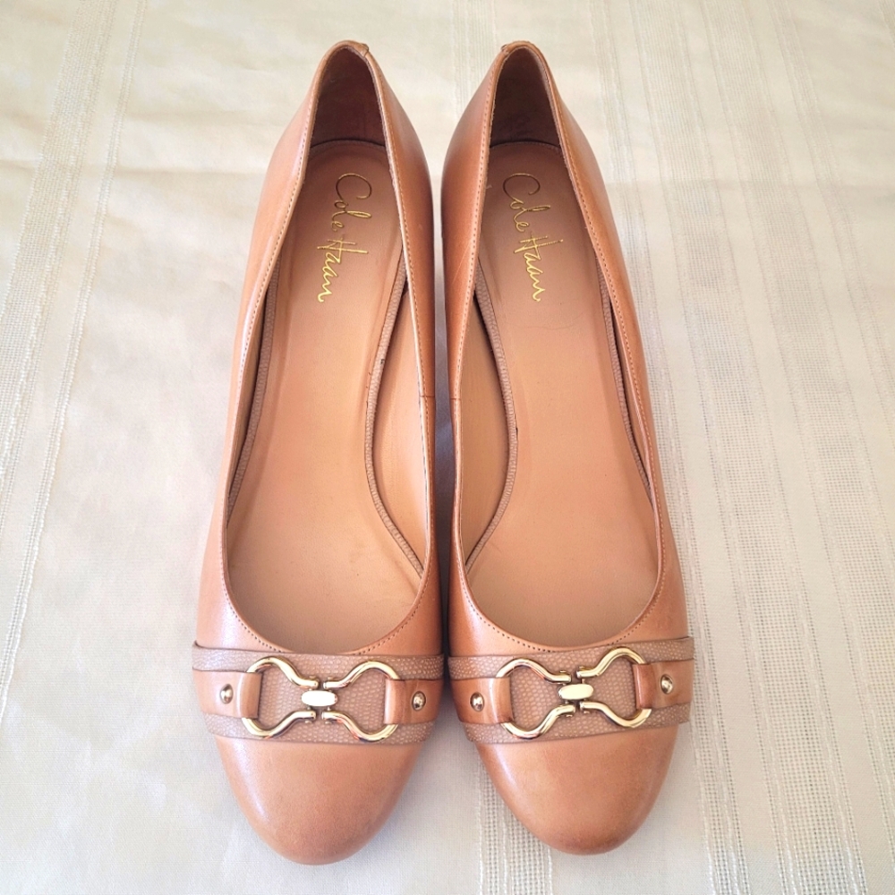 Cole Haan Women's Shoes Size 11 B Nude Beige Pumps Nike Air Gold Buckle EUC